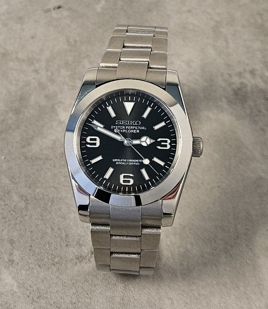 Black Dial Explorer Quartz