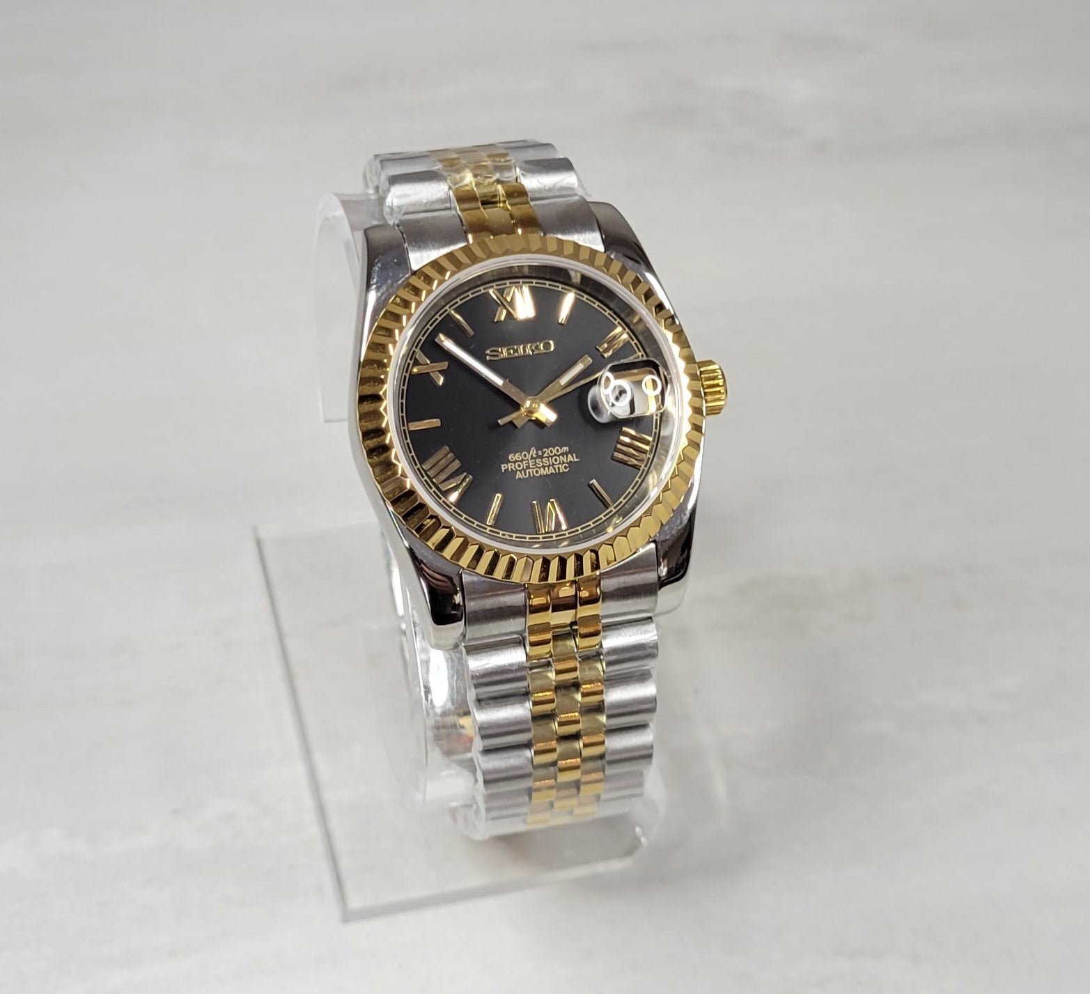 Roman Fluted Date Watch